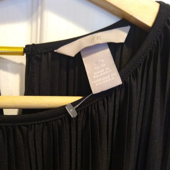 NWOT H&M Fine Pleated Black Dress size XS - Picture 4 of 6